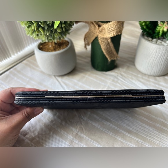 Black “G” snap wallet/clutch - Picture 4 of 9